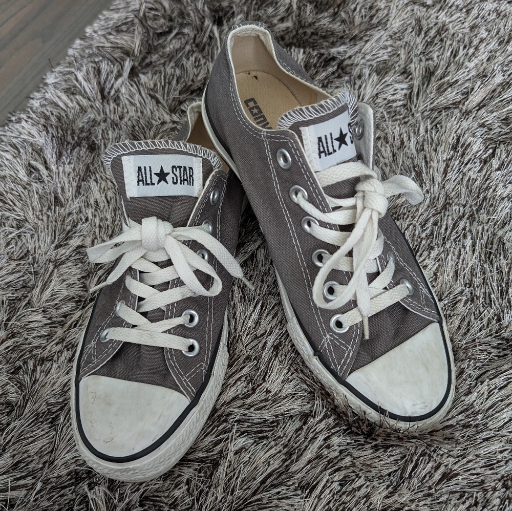 Grey Converse All Stars ⭐